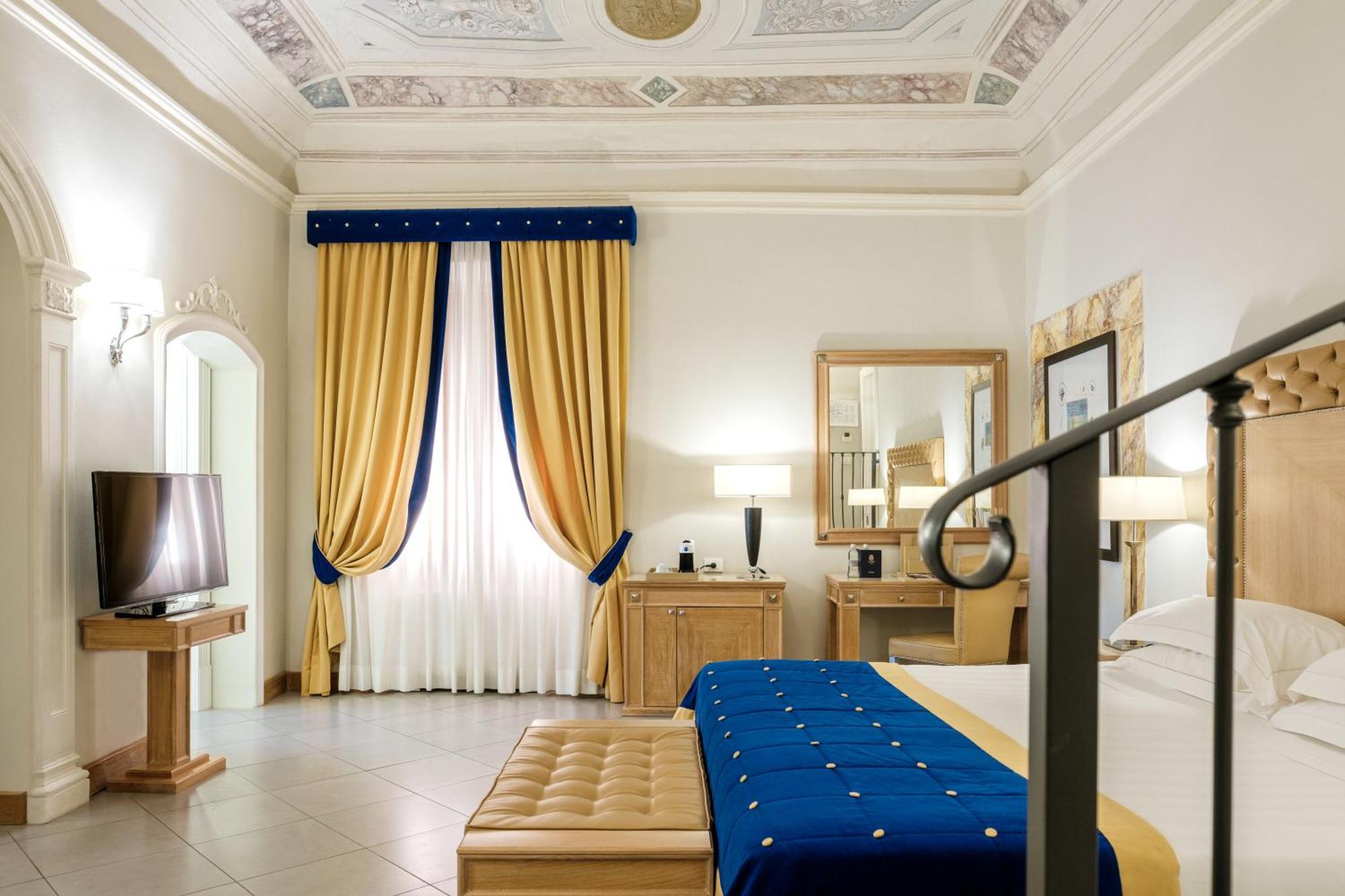 Villa Tolomei Hotel & Resort Флоренція Екстер'єр фото A room at the hotel