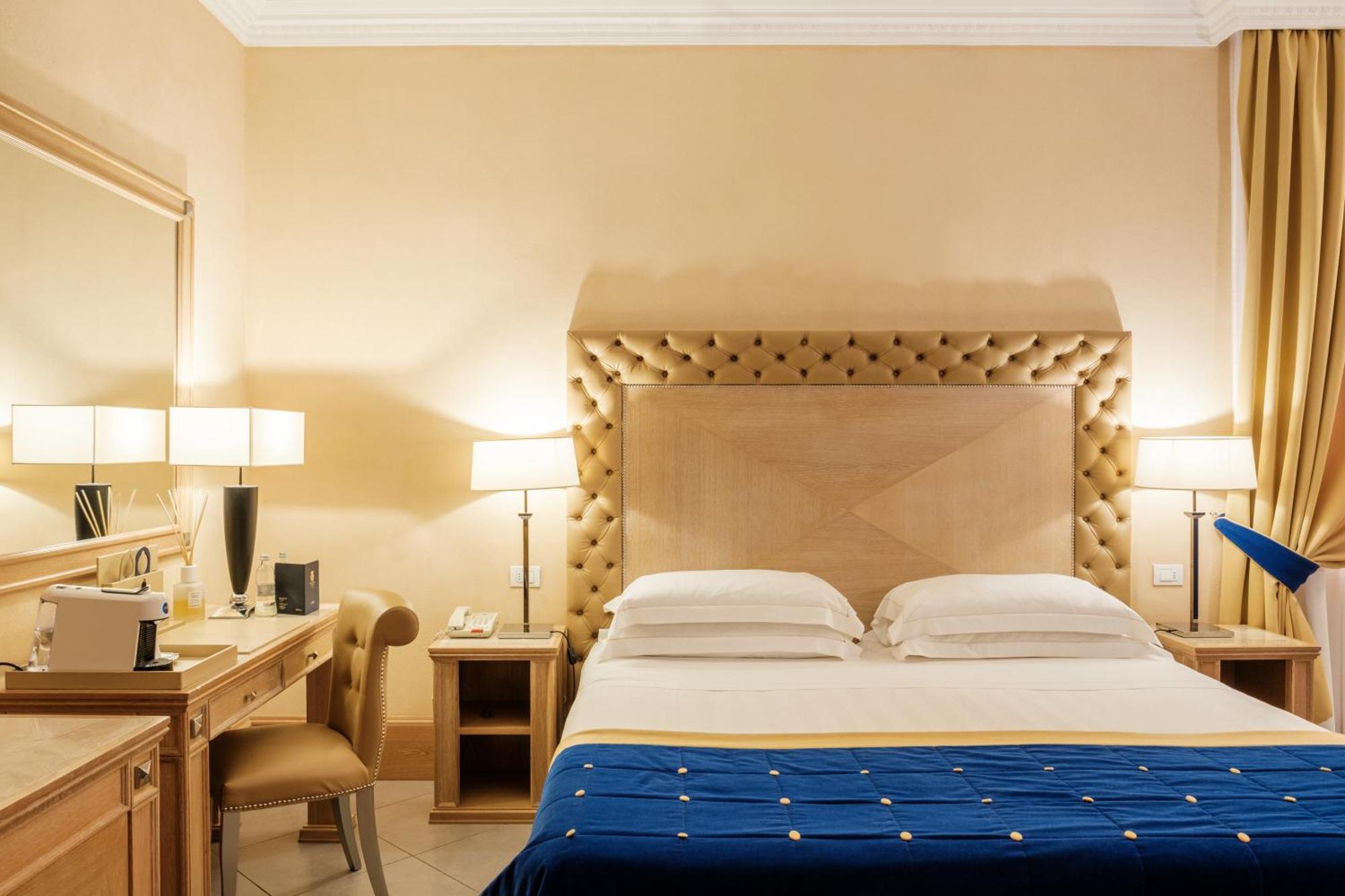 Villa Tolomei Hotel & Resort Флоренція Екстер'єр фото A room at the hotel