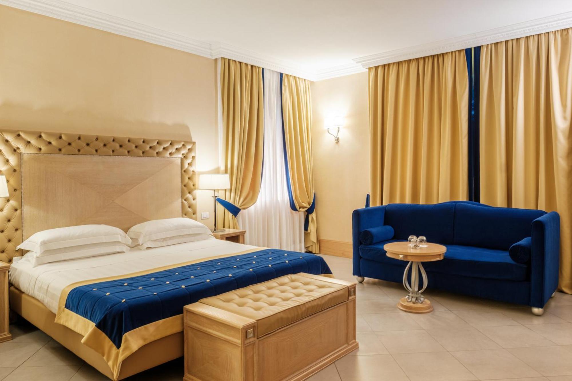 Villa Tolomei Hotel & Resort Флоренція Екстер'єр фото A room at the hotel