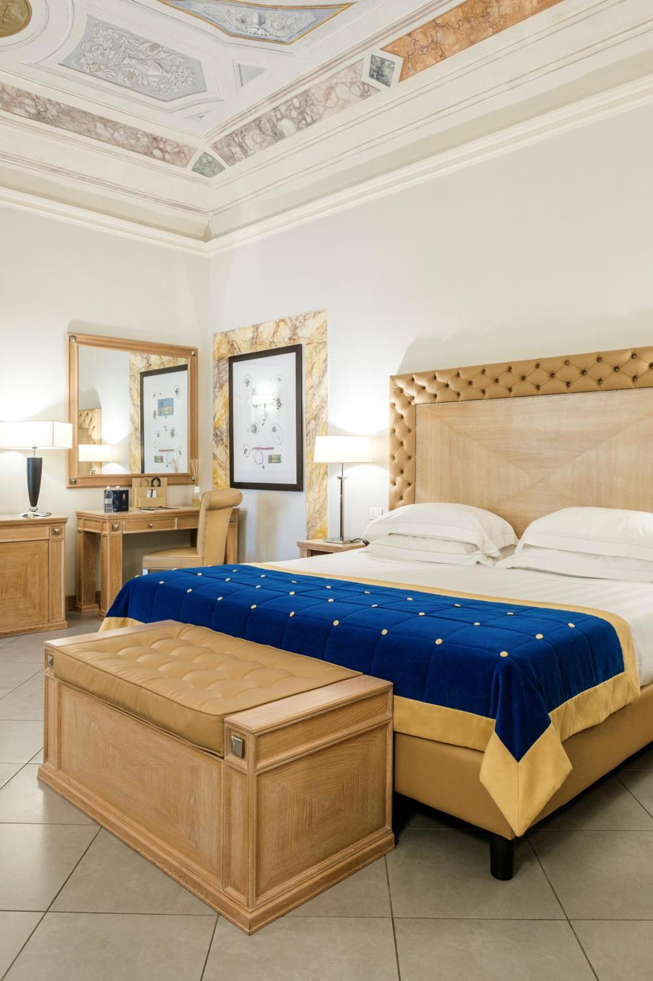 Villa Tolomei Hotel & Resort Флоренція Екстер'єр фото A bedroom at the hotel