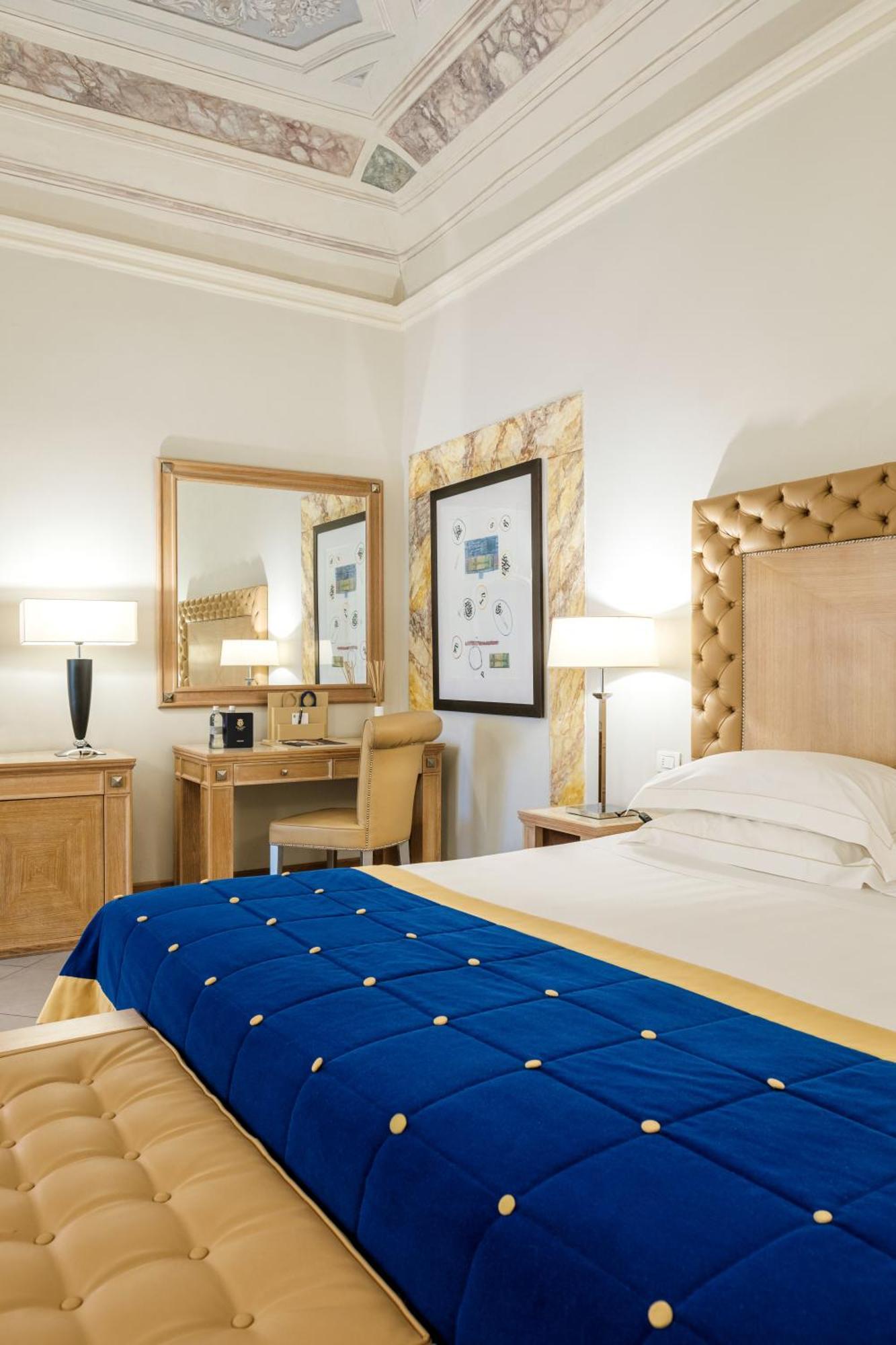 Villa Tolomei Hotel & Resort Флоренція Екстер'єр фото A room at the hotel