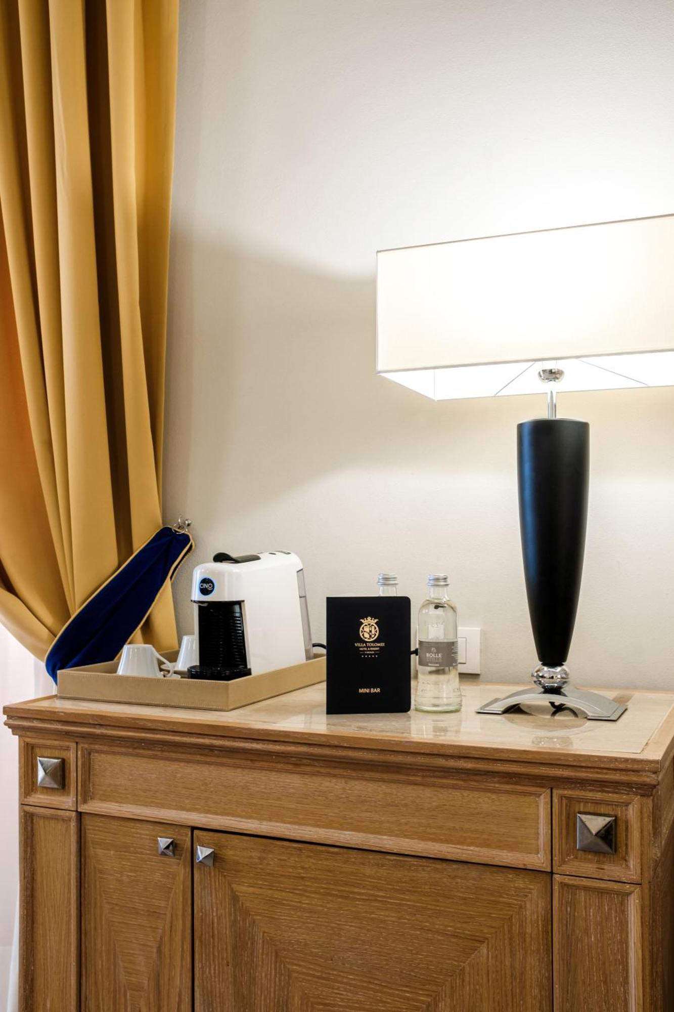 Villa Tolomei Hotel & Resort Флоренція Екстер'єр фото A Nespresso machine in a hotel room