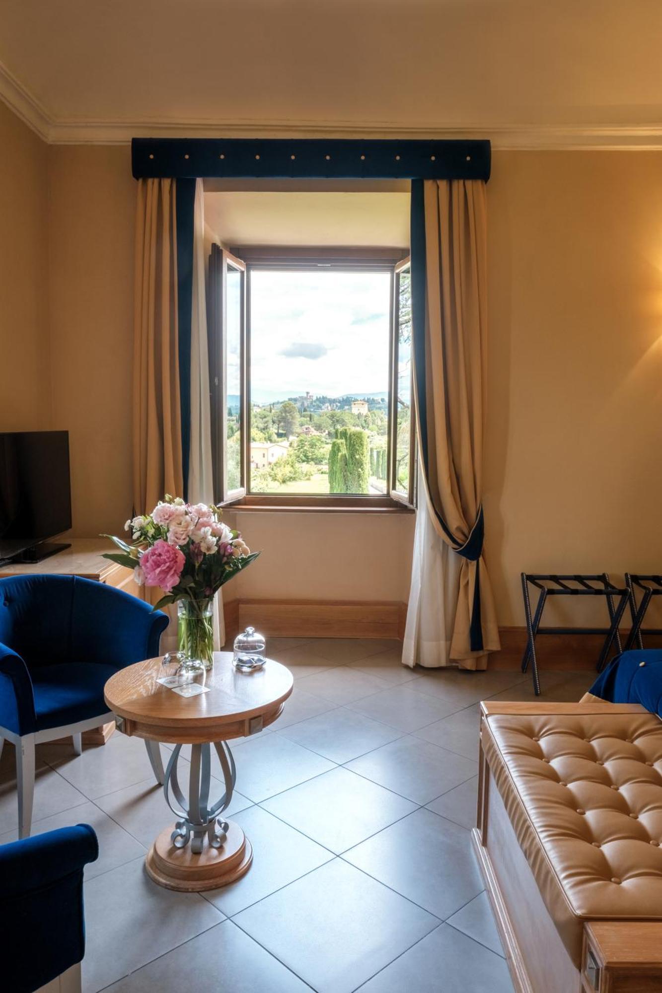 Villa Tolomei Hotel & Resort Флоренція Екстер'єр фото A room at the hotel