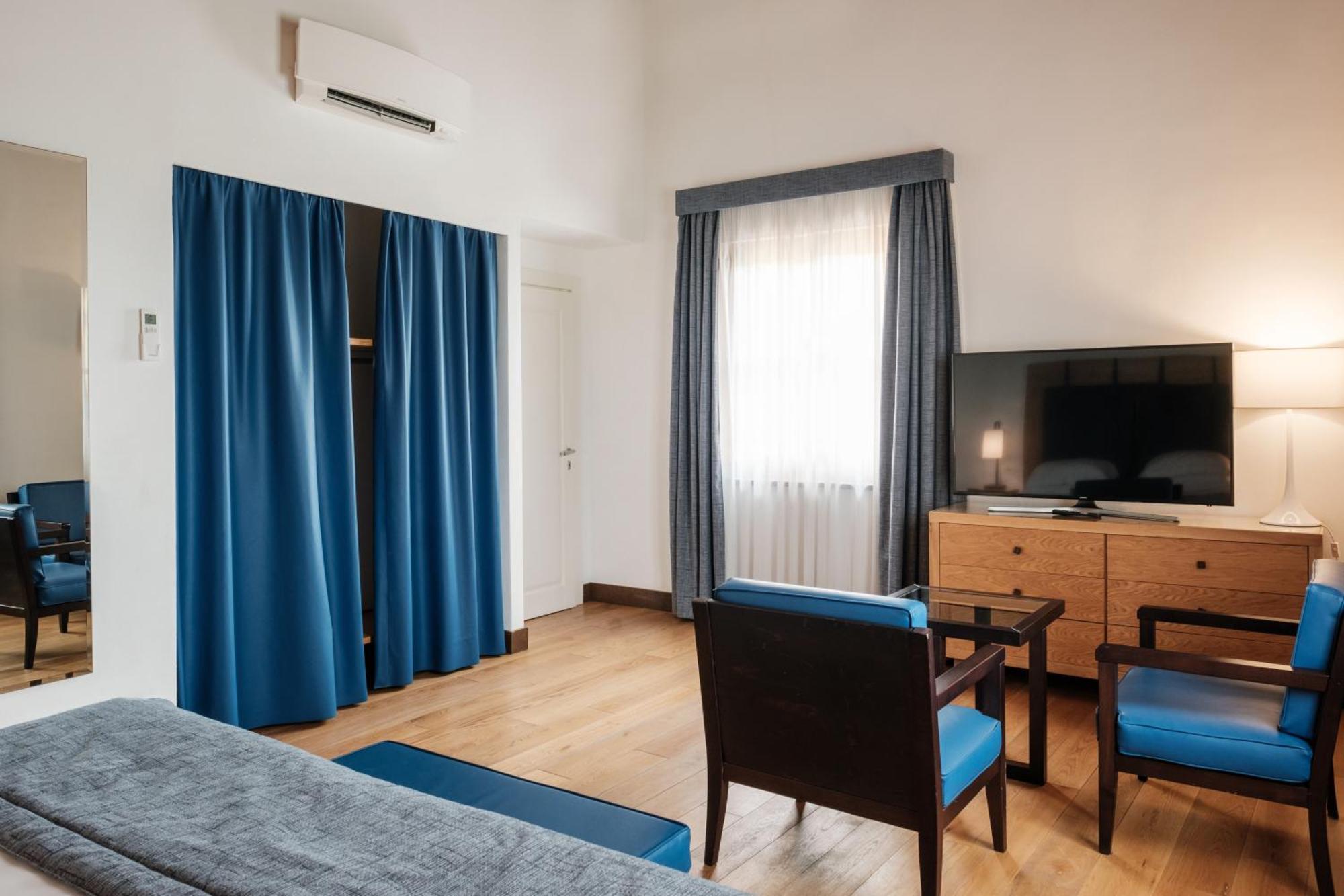 Villa Tolomei Hotel & Resort Флоренція Екстер'єр фото A room at the hotel